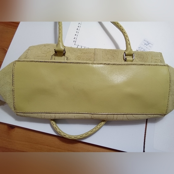 Liz Claiborne green purse with pink lining - Picture 9 of 10